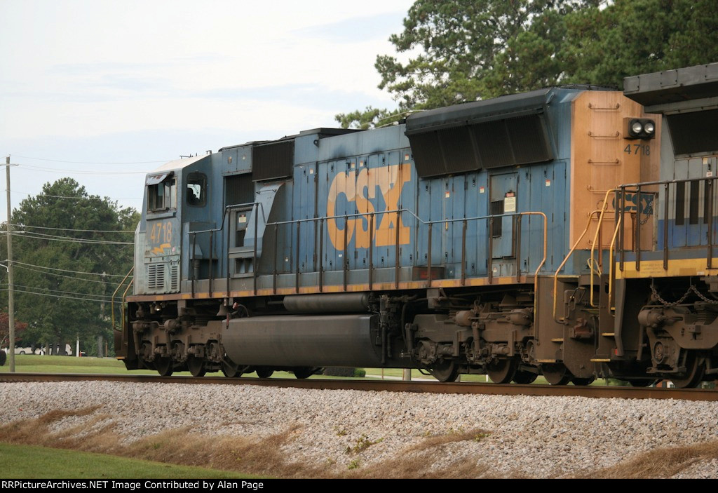 CSX 4718 leads